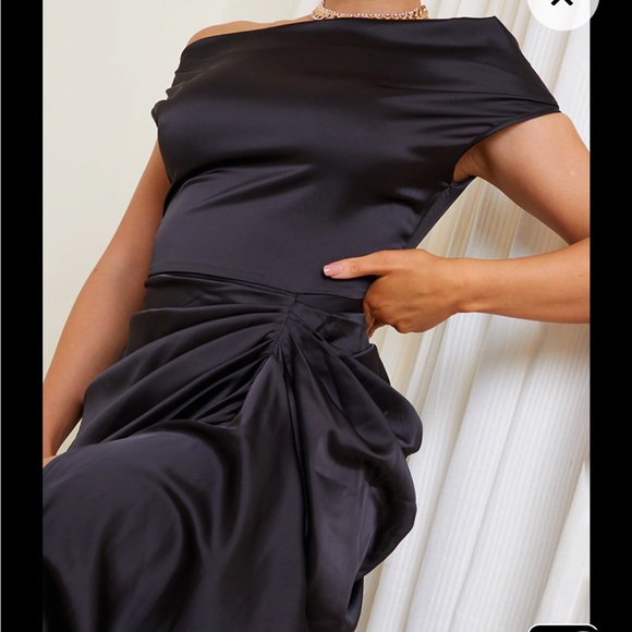 PRETTYLITTLETHING - Asymmetric Strap Draped Midi Dress (AU 16)